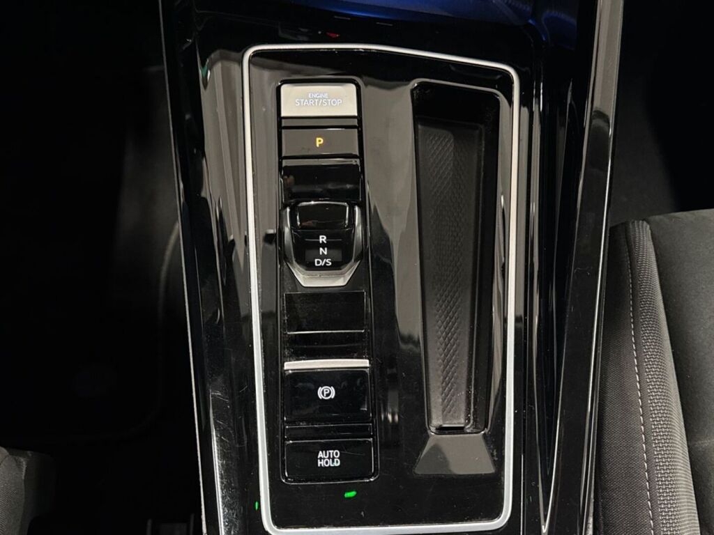 Volkswagen Golf 2023 Musta