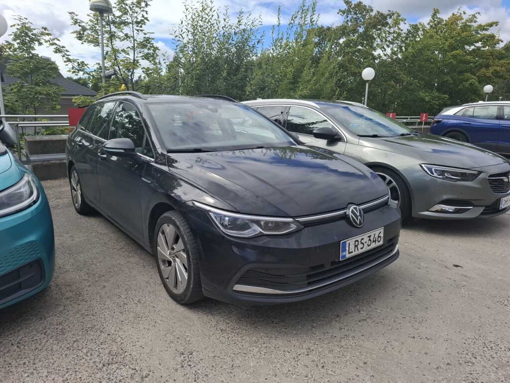 Volkswagen Golf 2023 Musta