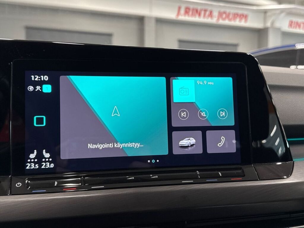 Volkswagen Golf 2023 Musta