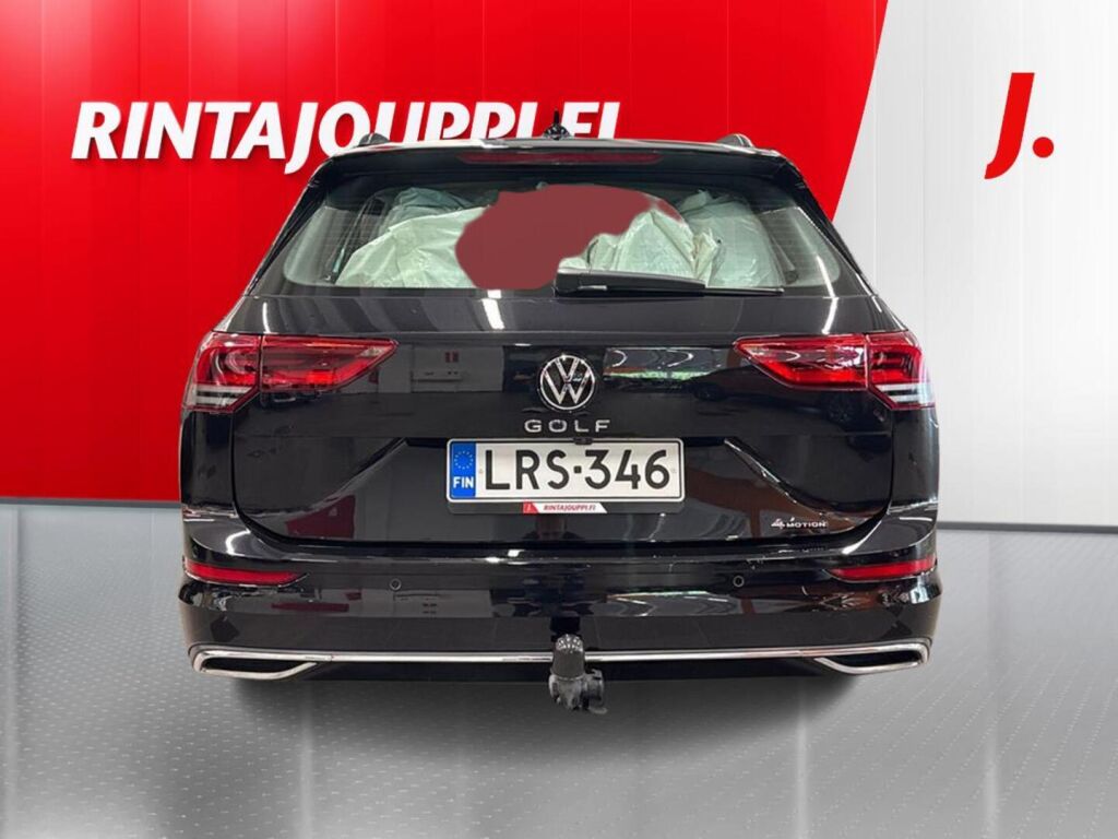 Volkswagen Golf 2023 Musta