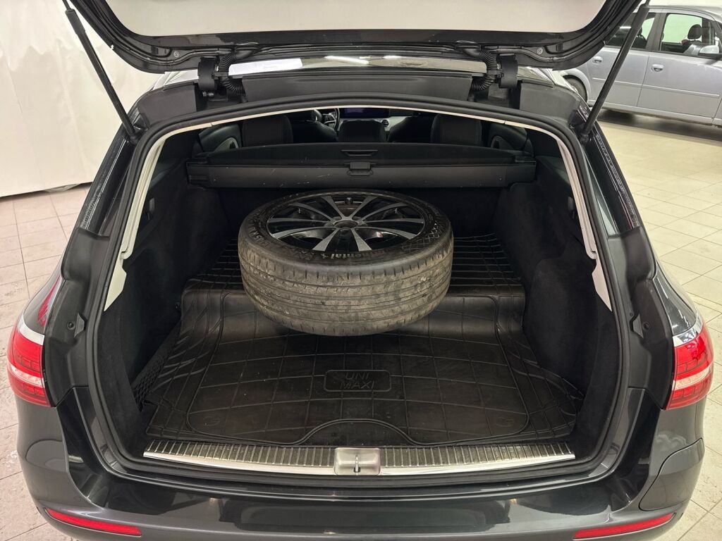 Mercedes-Benz E 2021 Harmaa