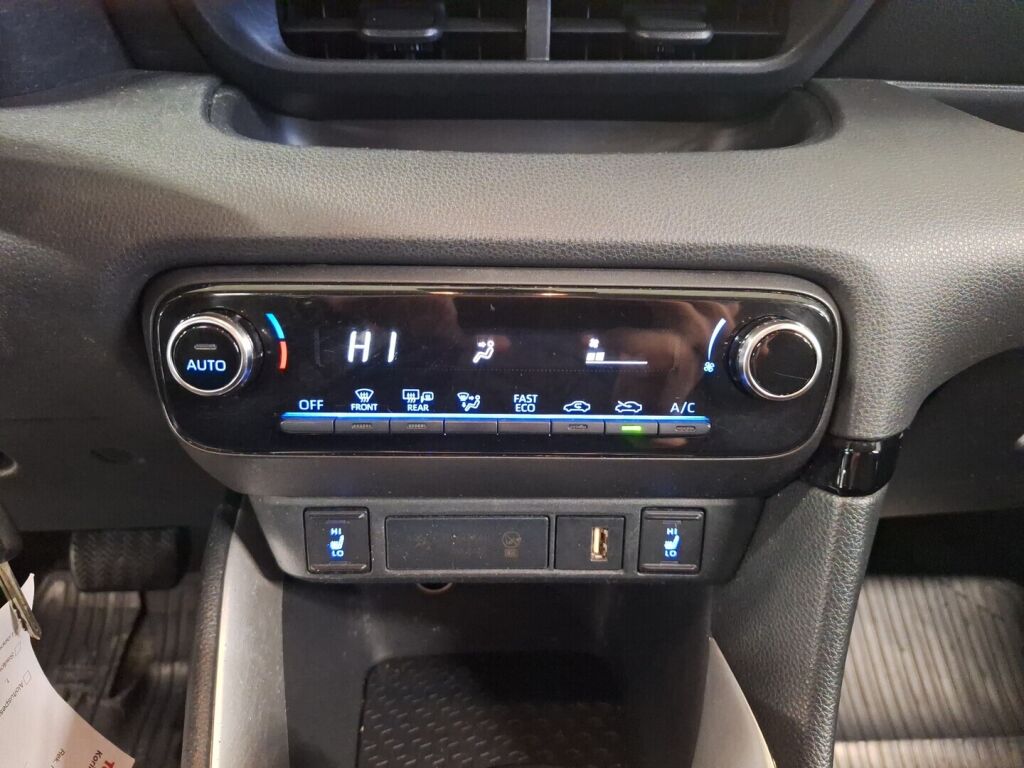 Toyota Yaris 2022 Sininen