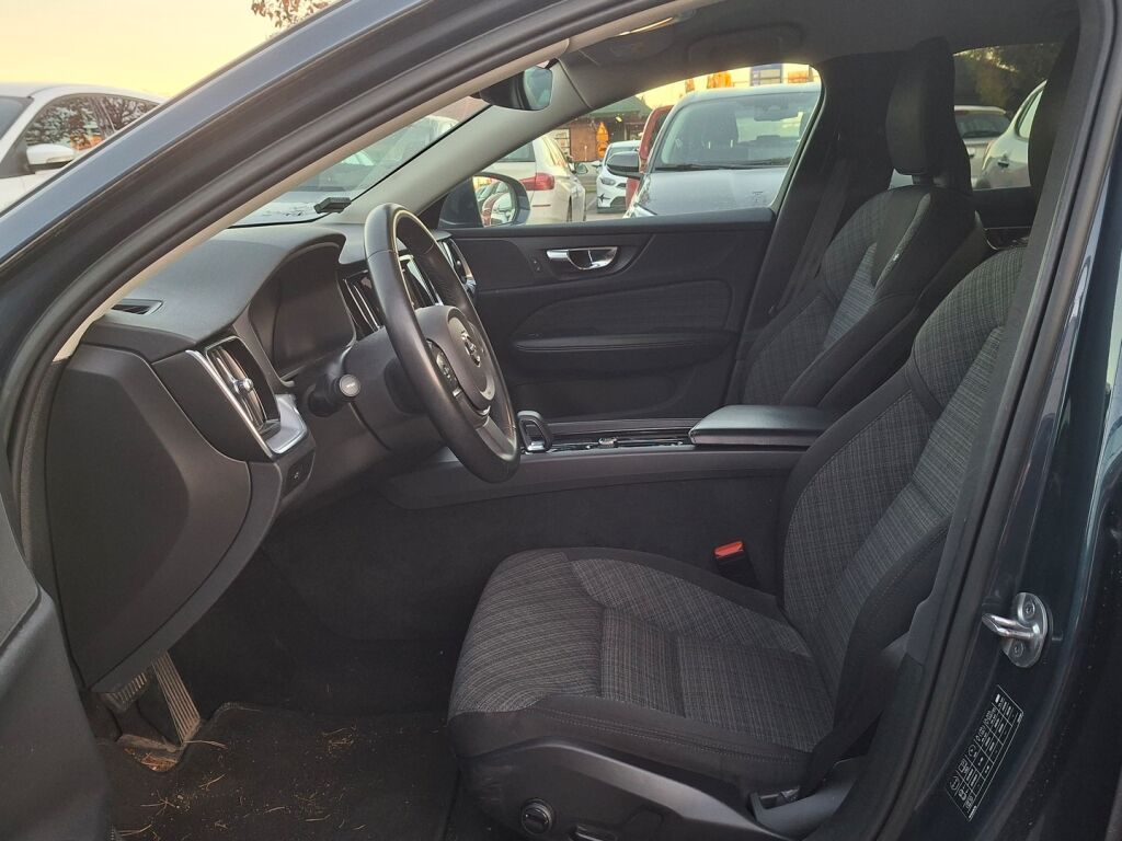 Volvo V60 2022 Sininen
