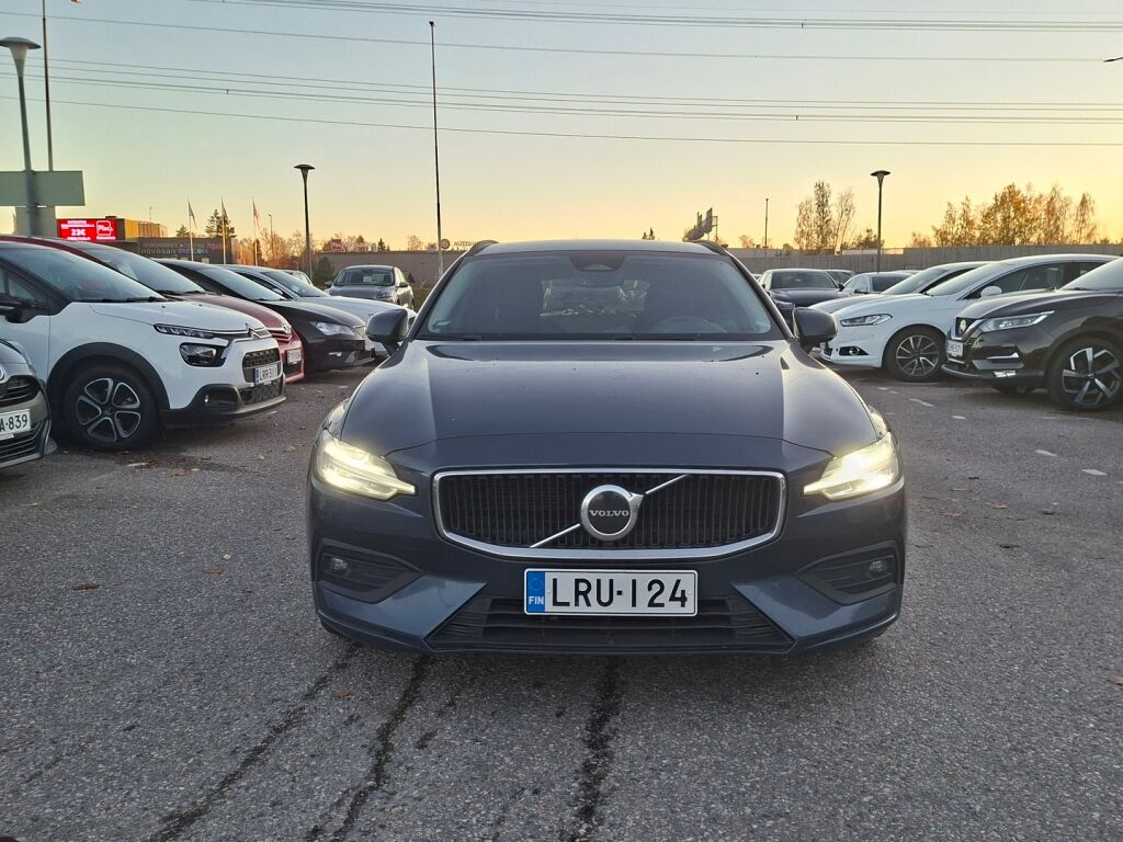 Volvo V60 2022 Sininen