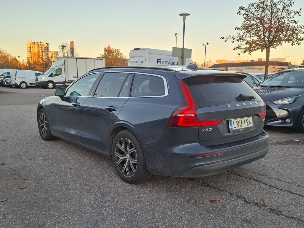 Volvo V60 2022 Sininen
