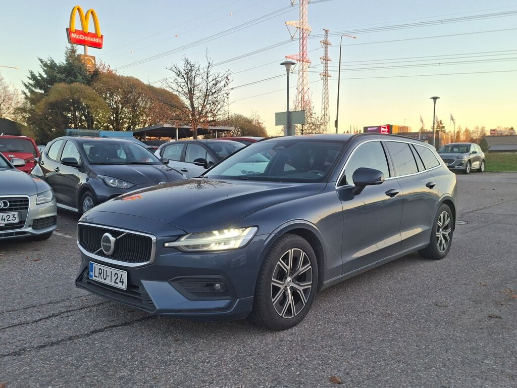 Volvo V60 2022 Sininen