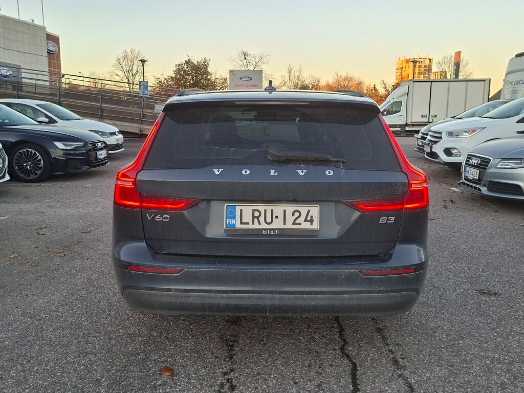 Volvo V60 2022 Sininen