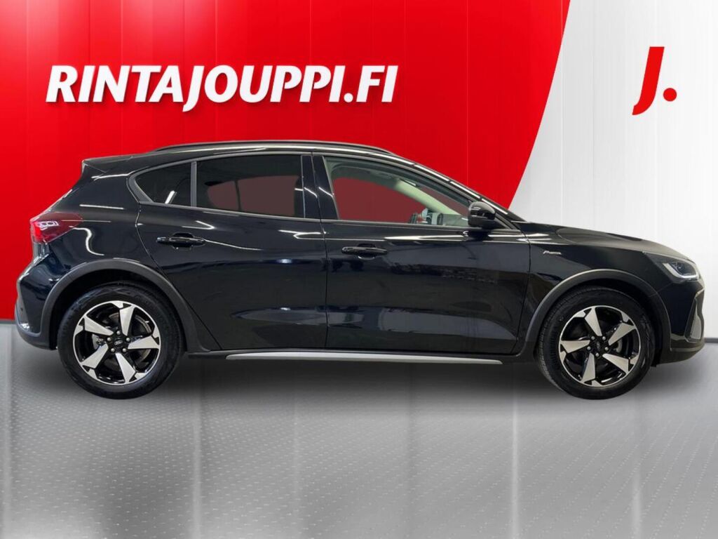 Ford Focus 2022 Musta