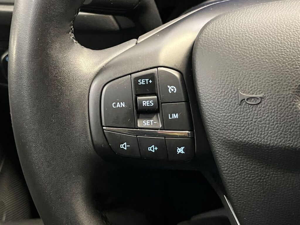 Ford Focus 2022 Musta
