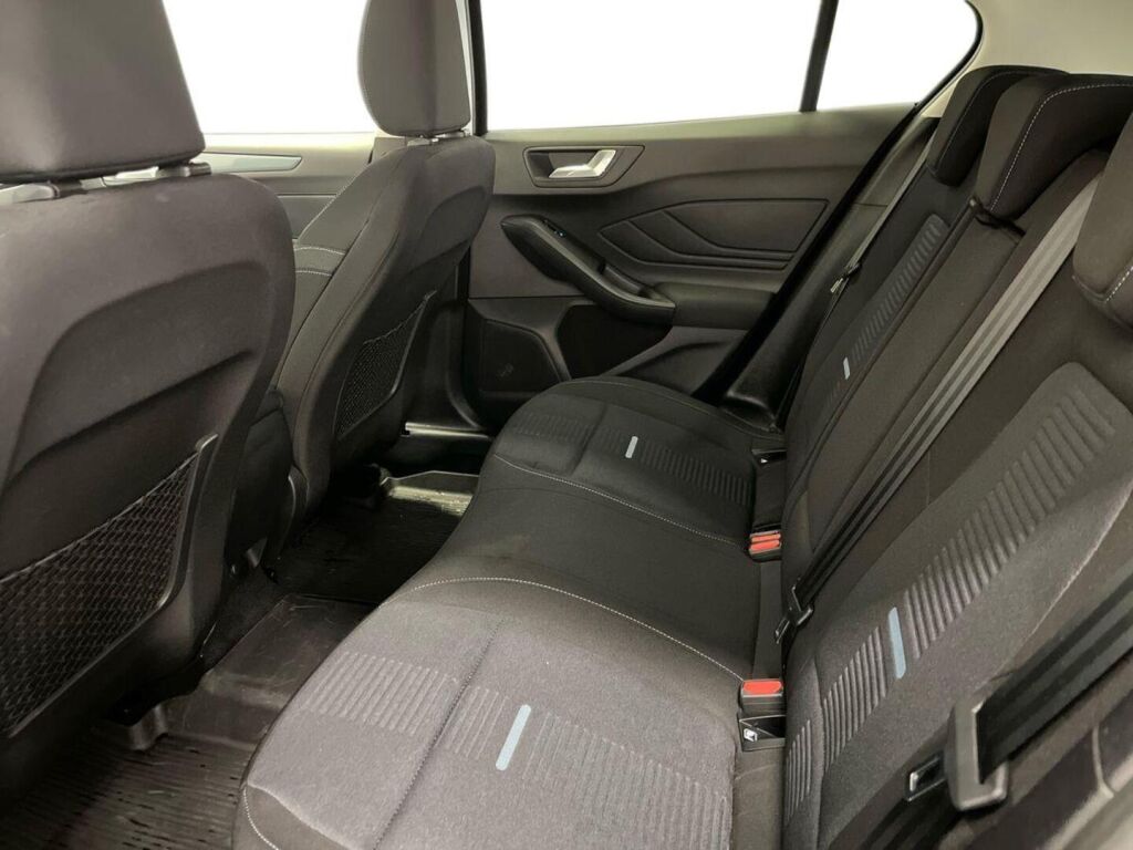 Ford Focus 2022 Musta