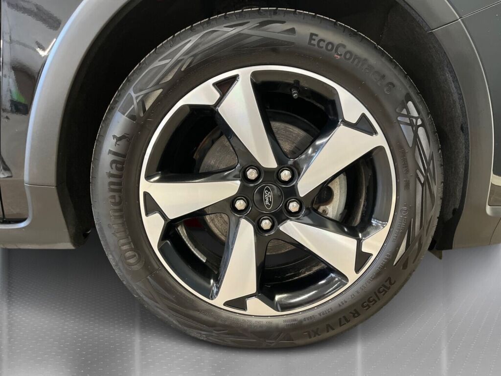 Ford Focus 2022 Musta