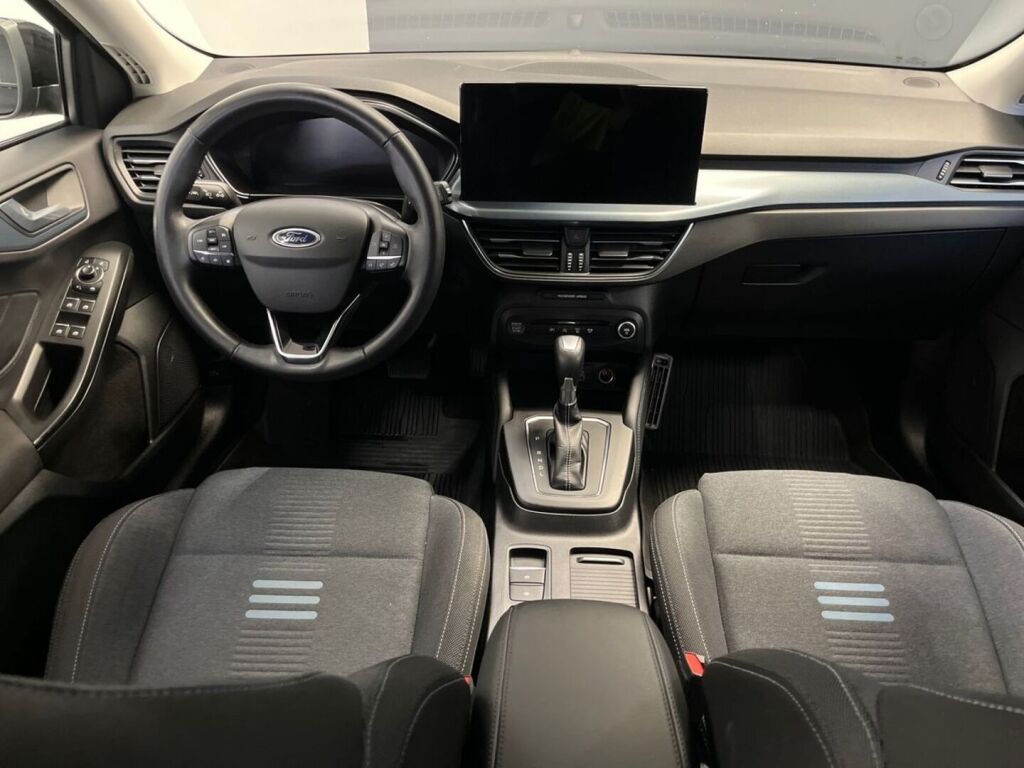 Ford Focus 2022 Musta