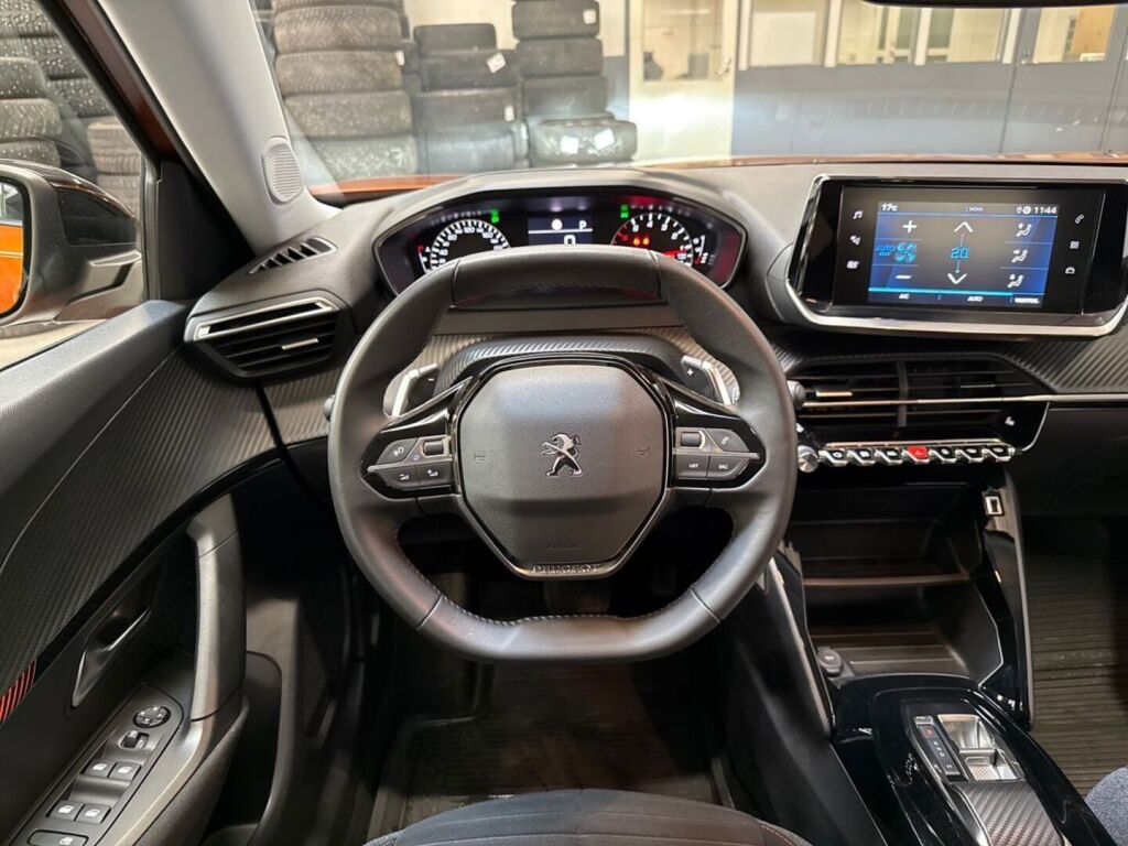 Peugeot 2008 2023 Oranssi