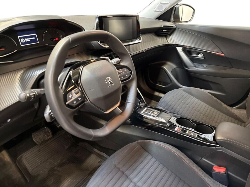 Peugeot 2008 2023 Oranssi