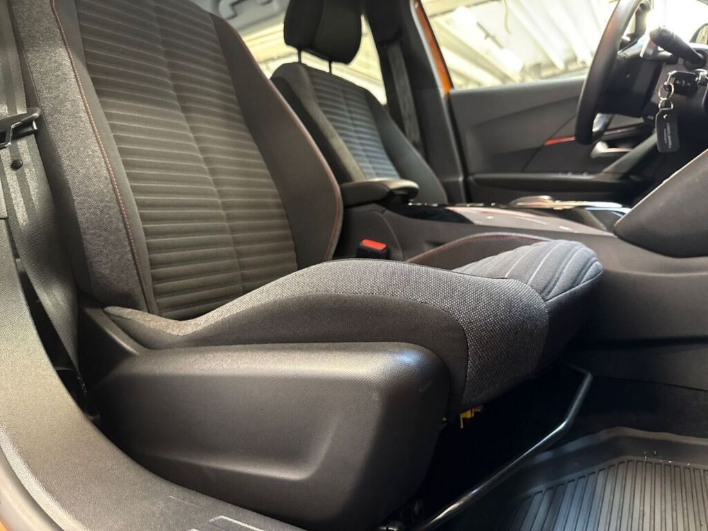 Peugeot 2008 2023 Oranssi