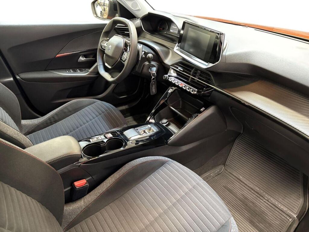 Peugeot 2008 2023 Oranssi