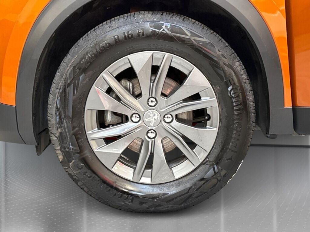 Peugeot 2008 2023 Oranssi