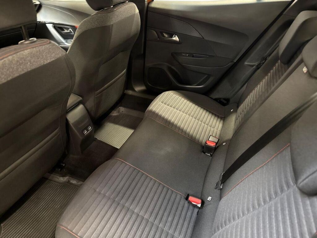 Peugeot 2008 2023 Oranssi