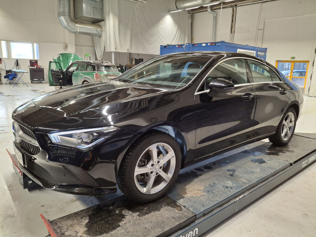 Mercedes-Benz CLA 2023 Musta