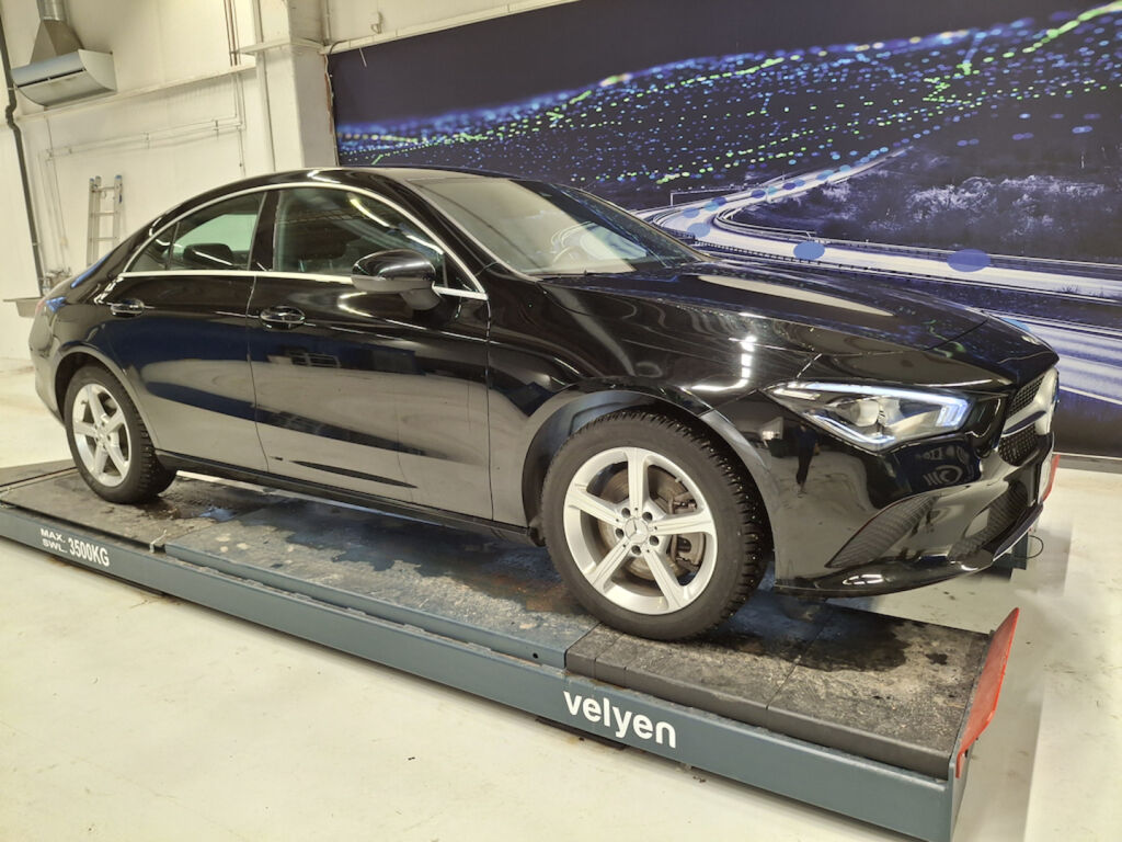 Mercedes-Benz CLA 2023 Musta