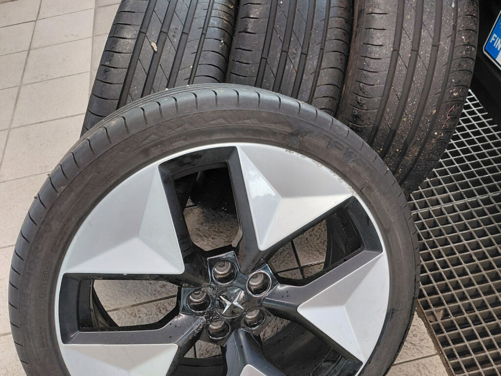 Polestar 2 2022 Harmaa