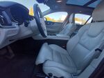 Volvo V60 2023 Musta