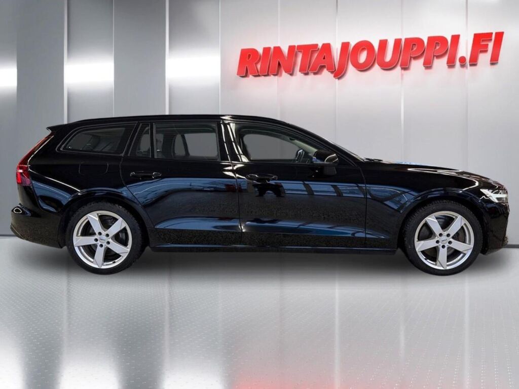 Volvo V60 2023 Musta