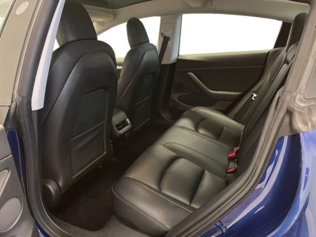 Tesla Model 3 2021 Sininen