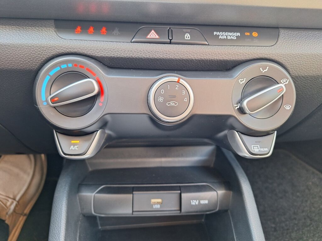 Kia Rio 2023 Punainen