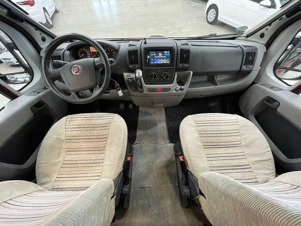 Adria TWIN 600 2008 Punainen