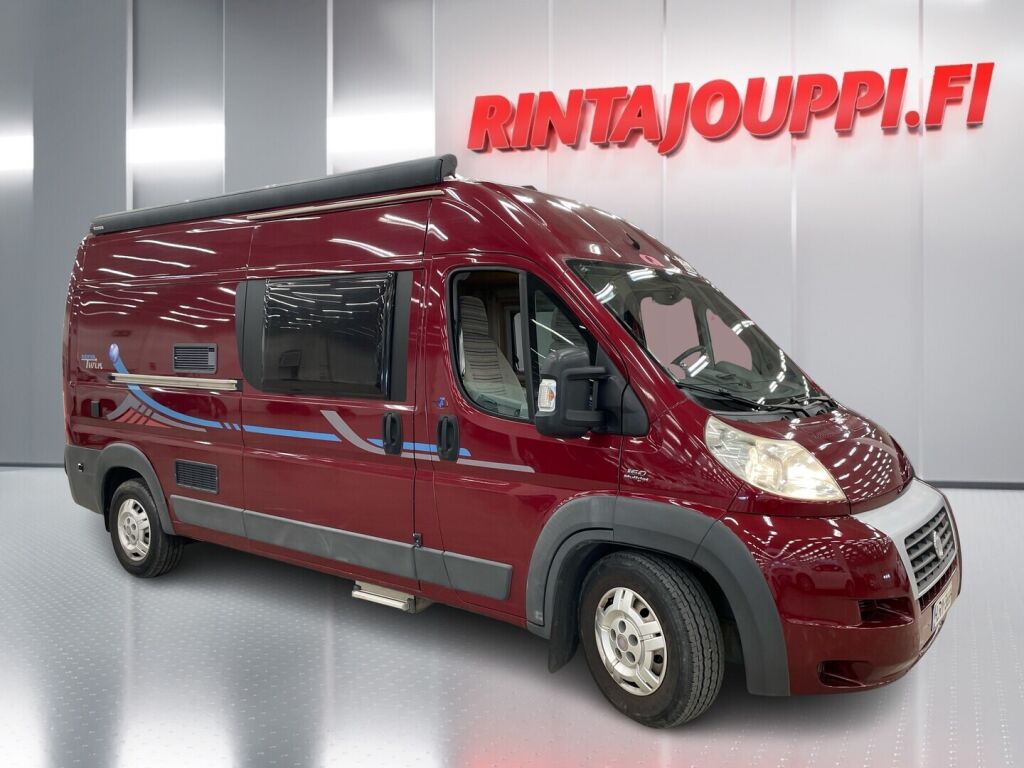 Adria TWIN 600 2008 Punainen