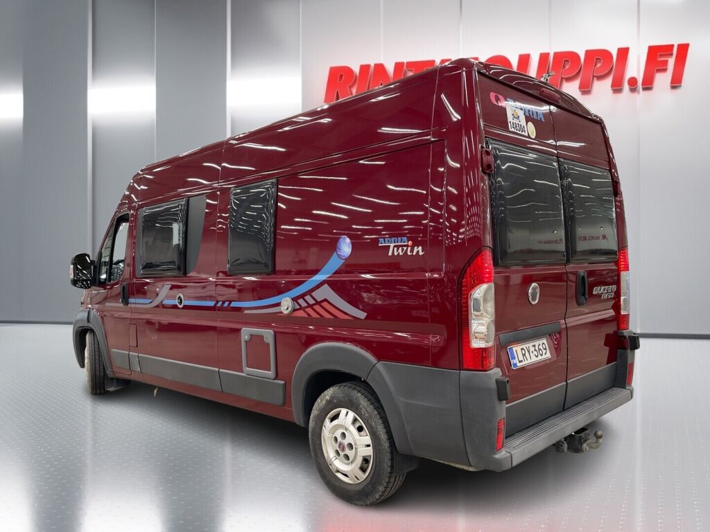 Adria TWIN 600 2008 Punainen