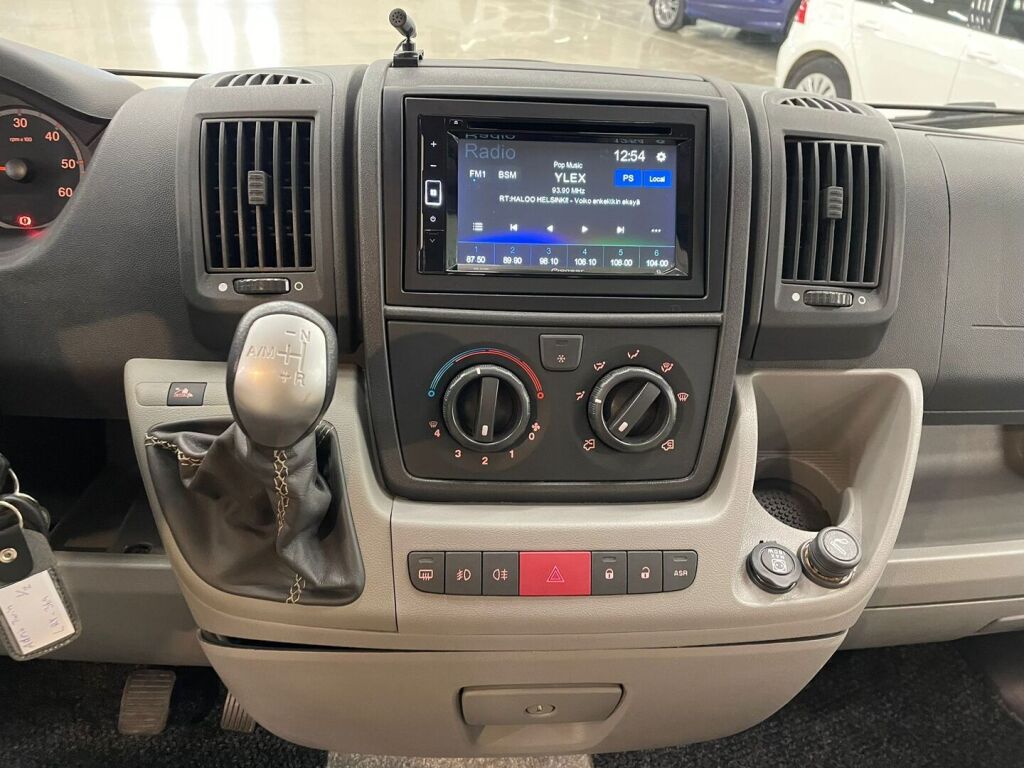 Adria TWIN 600 2008 Punainen