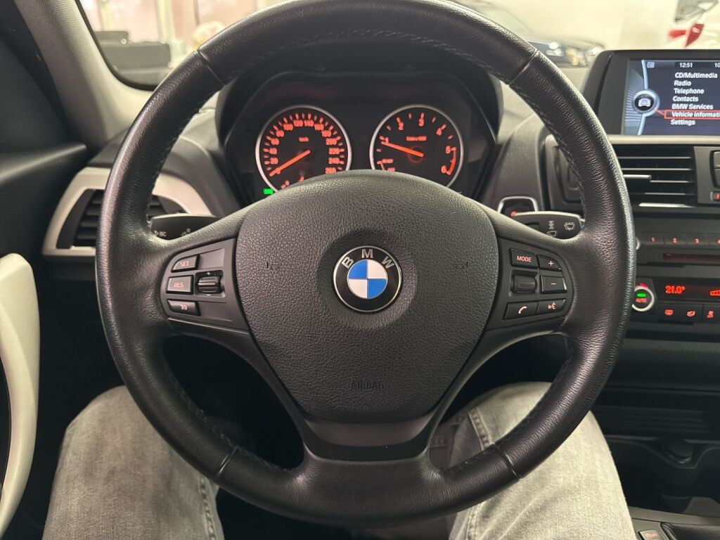 BMW 114 2013 Musta