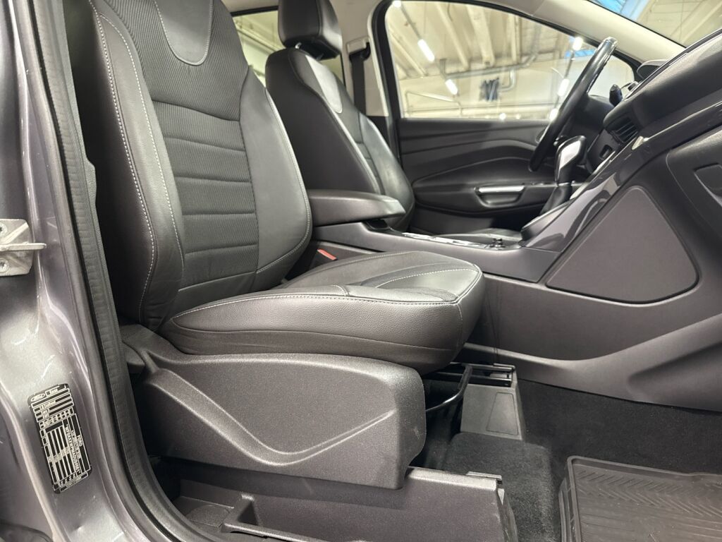 Ford Kuga 2013 Harmaa