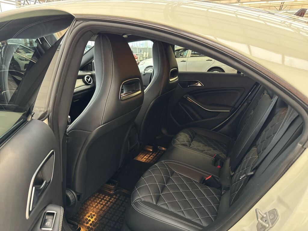 Mercedes-Benz CLA 2013 Valkoinen