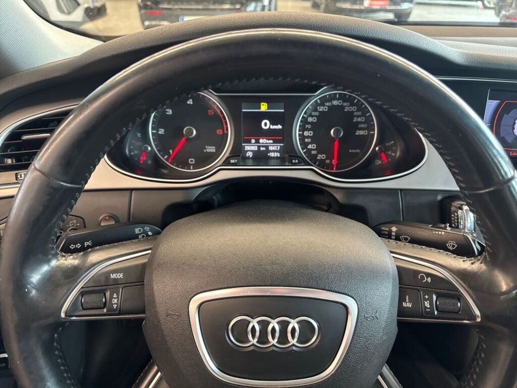Audi A4 2013 Musta