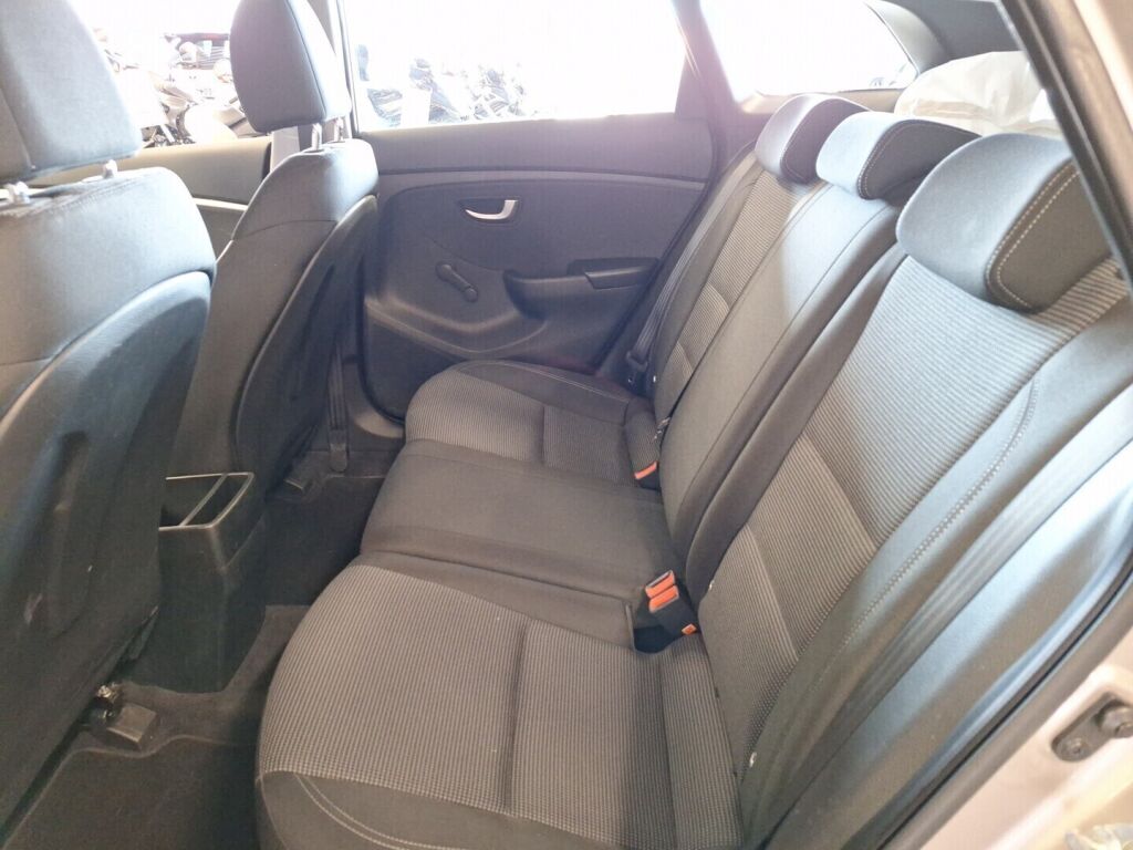 Hyundai i30 Wagon 2017 Ruskea (beige)