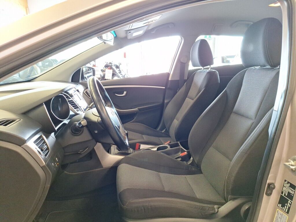 Hyundai i30 Wagon 2017 Ruskea (beige)