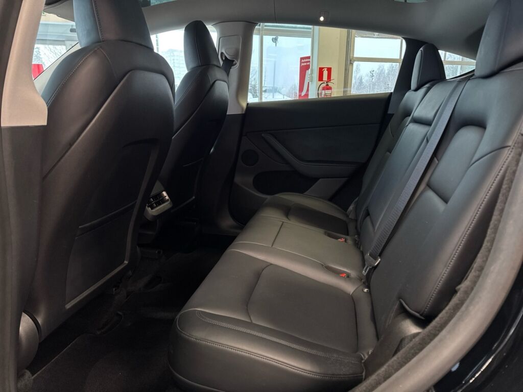 Tesla Model Y 2023 Musta
