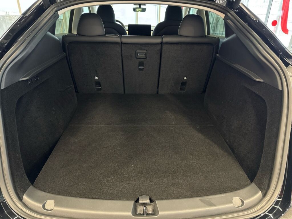 Tesla Model Y 2023 Musta