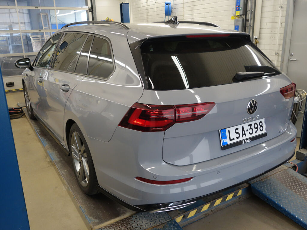Volkswagen Golf 2023 Harmaa