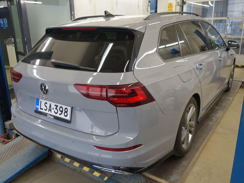Volkswagen Golf 2023 Harmaa