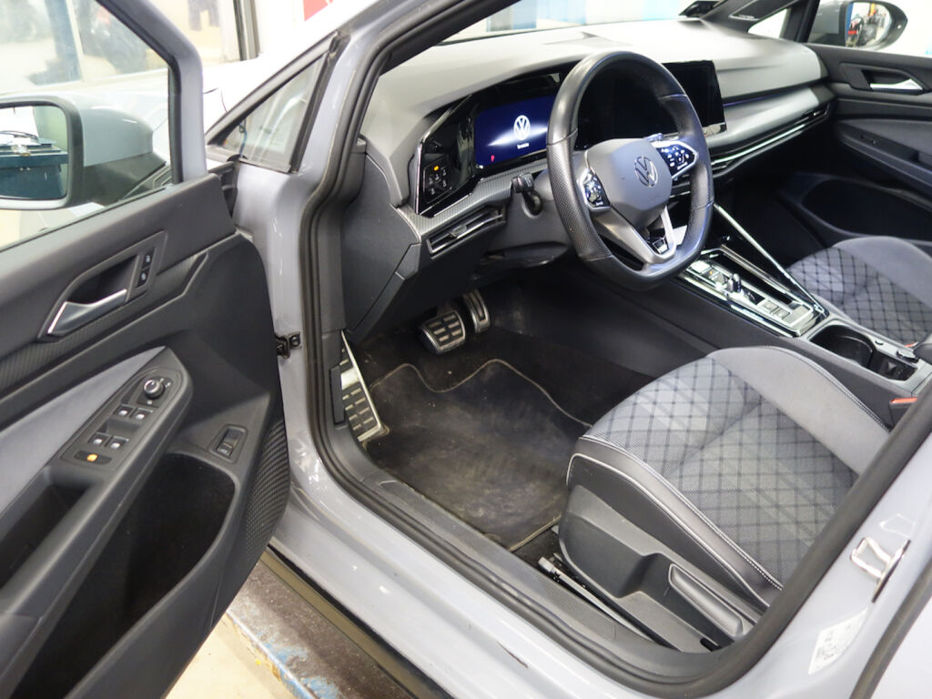 Volkswagen Golf 2023 Harmaa