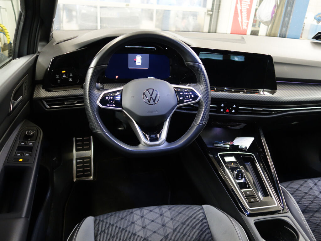 Volkswagen Golf 2023 Harmaa
