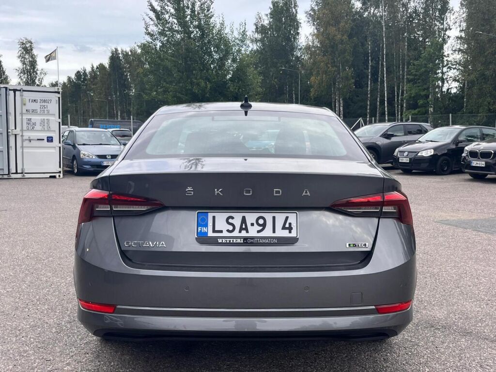 Skoda Octavia 2023 Harmaa
