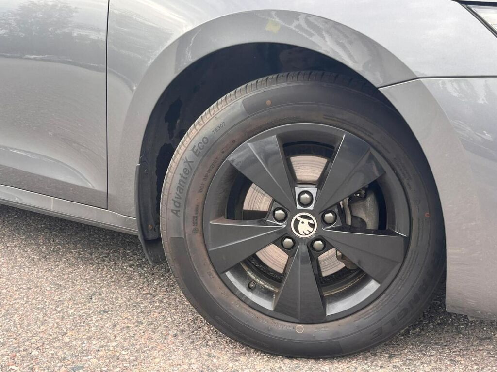 Skoda Octavia 2023 Harmaa