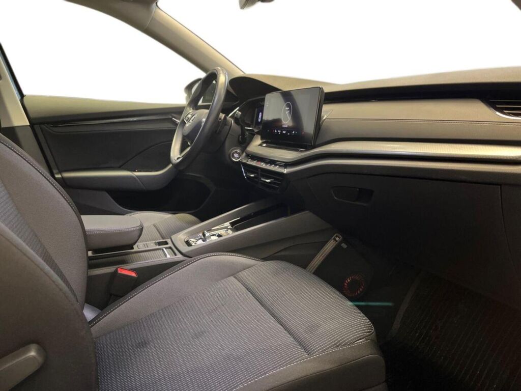 Skoda Octavia 2023 Harmaa