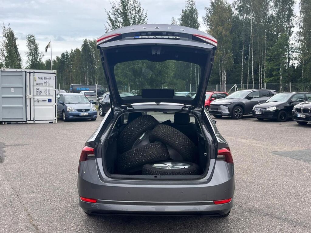 Skoda Octavia 2023 Harmaa