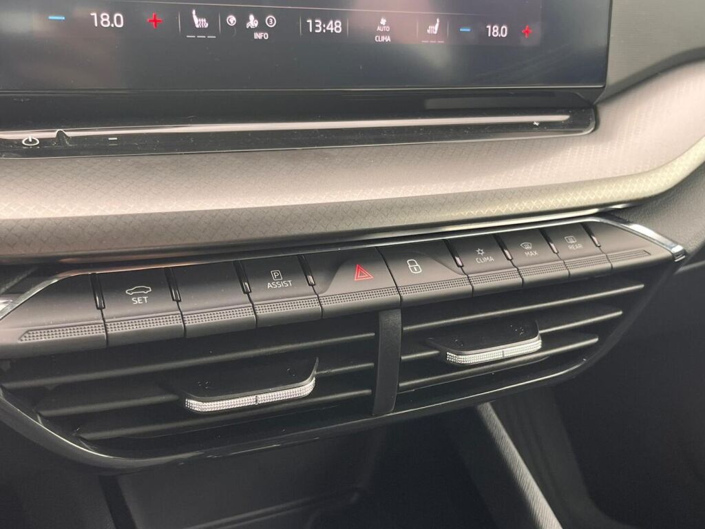 Skoda Octavia 2023 Harmaa